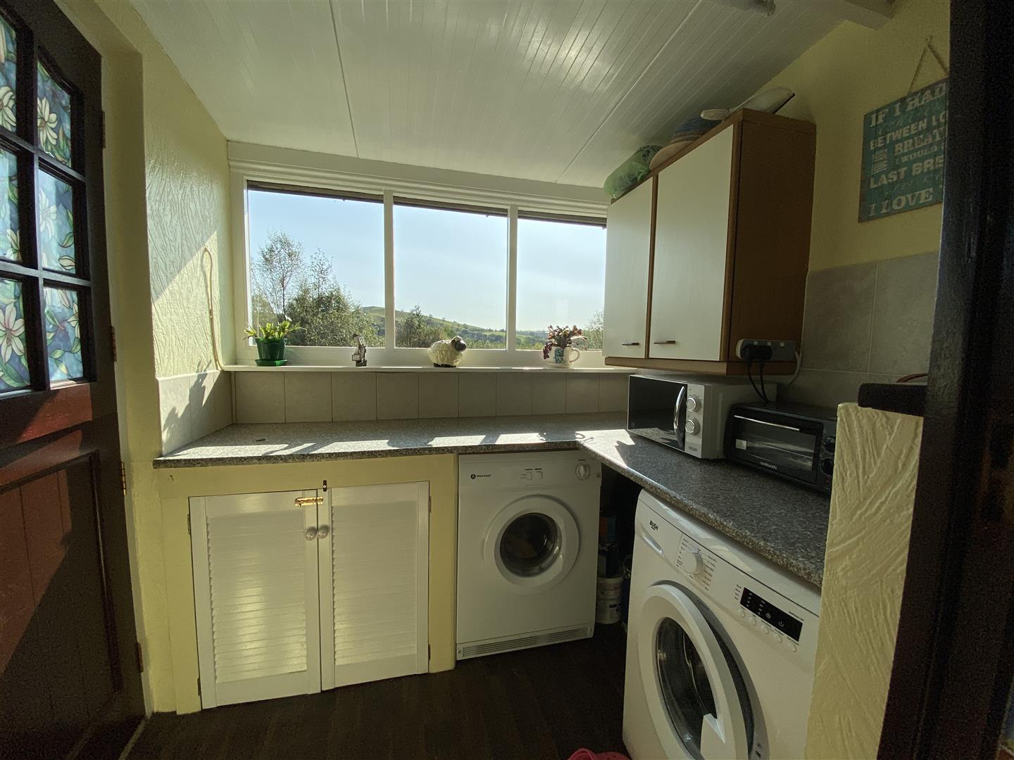 UTILITY ROOM/REAR HALL